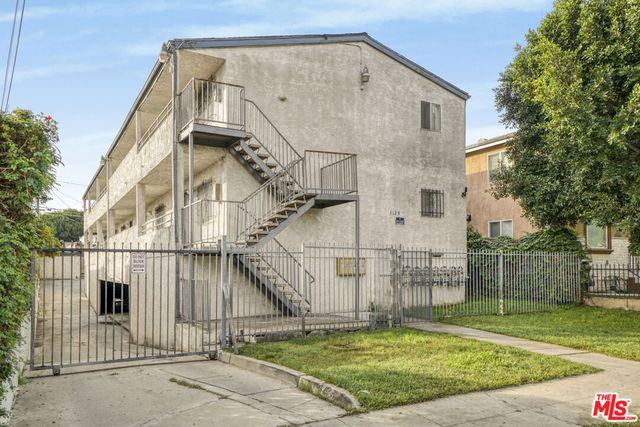 3120 W 71st Street, Los Angeles, CA 90043