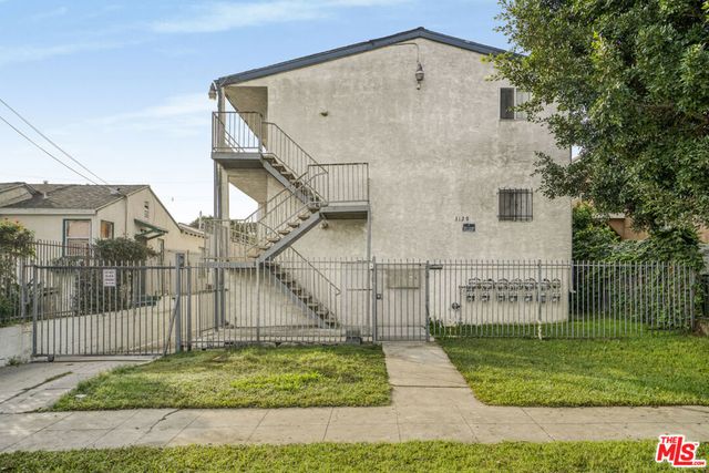 3120 W 71st Street, Los Angeles, CA 90043