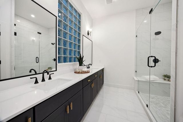 2121B Hoskins Drive, Houston, TX 77080