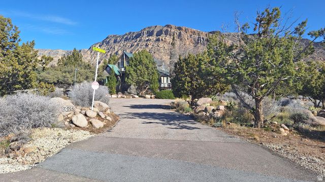 2000 ANDERSON JUNCTION RD, Toquerville, UT 84774