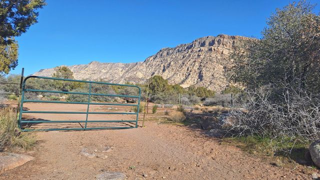 2000 ANDERSON JUNCTION RD, Toquerville, UT 84774