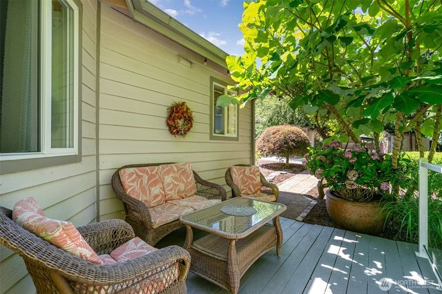 2726 Pioneer Way E, Tacoma, WA 98404