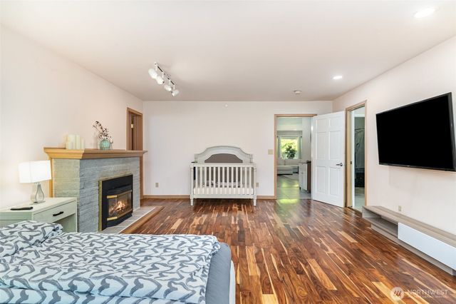 2726 Pioneer Way E, Tacoma, WA 98404