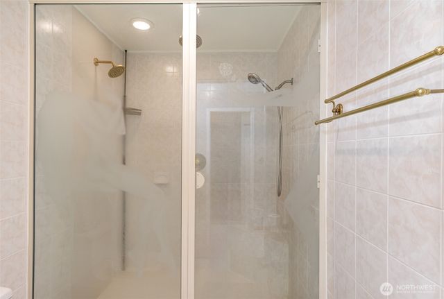 2726 Pioneer Way E, Tacoma, WA 98404