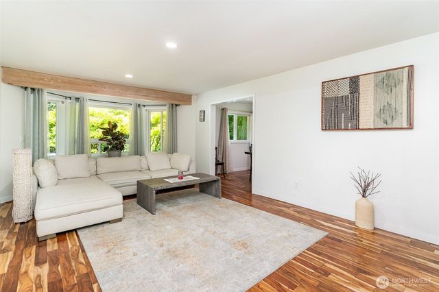 2726 Pioneer Way E, Tacoma, WA 98404