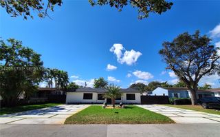 216 Shadow Way, Miami Springs, FL 33166
