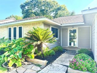 310 Knoll Forest Drive, League City, TX 77573
