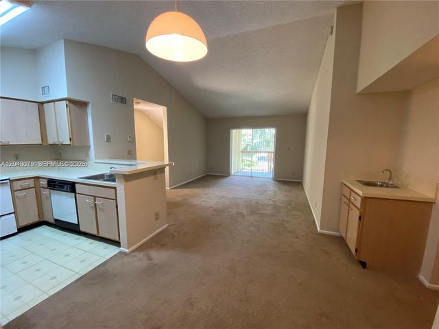 7630 Westwood Dr 327, Tamarac, FL 33321