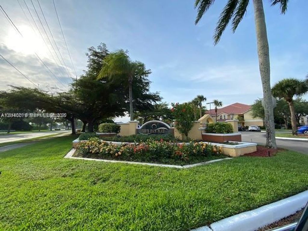 7630 Westwood Dr 327, Tamarac, FL 33321