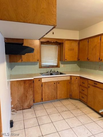 1561 Bradford, Warren, OH 44485