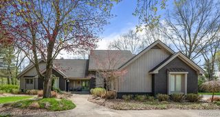 1071 Woodbridge Lane, Oakland Charter Township, MI 48306