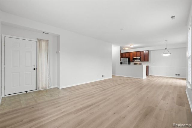 2323 Knollwood, Canton, MI 48188