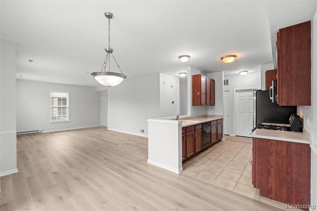 2323 Knollwood, Canton, MI 48188