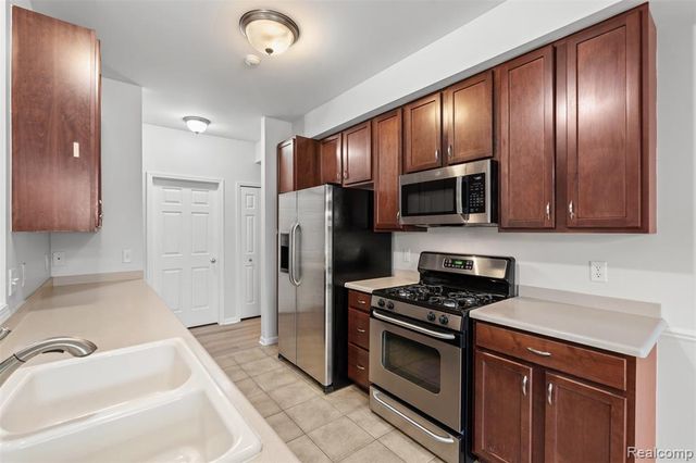 2323 Knollwood, Canton, MI 48188