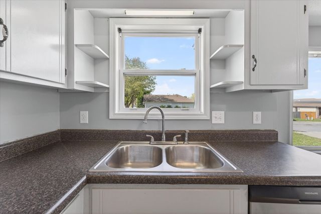 250 Grassmire Dr, Clarksville, TN 37042