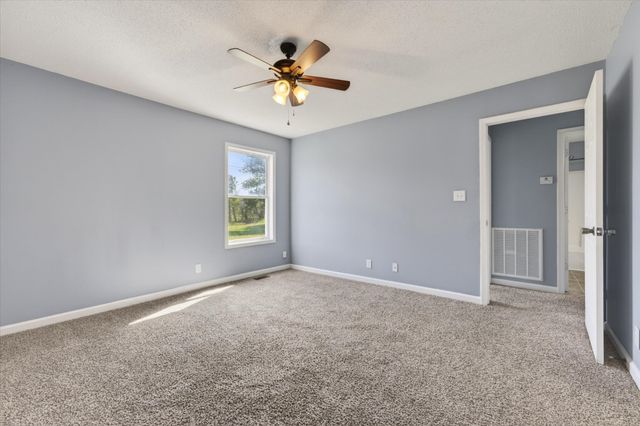 250 Grassmire Dr, Clarksville, TN 37042