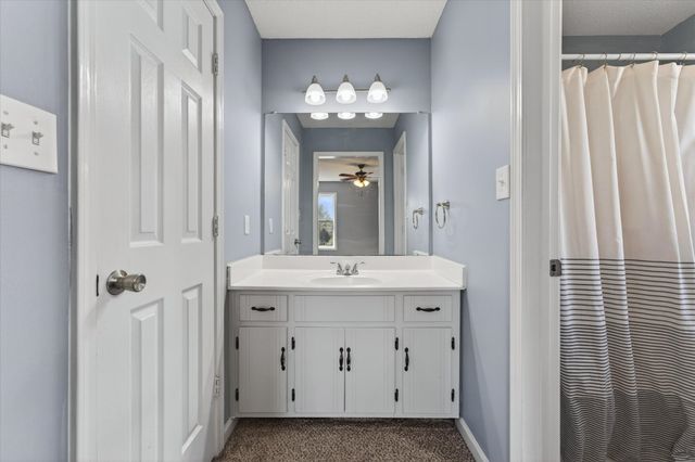 250 Grassmire Dr, Clarksville, TN 37042