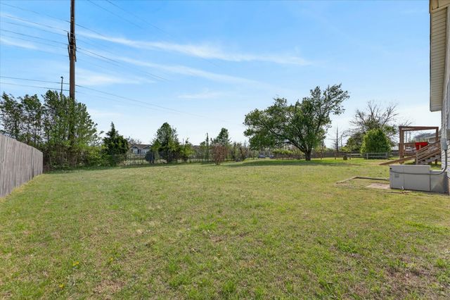 250 Grassmire Dr, Clarksville, TN 37042