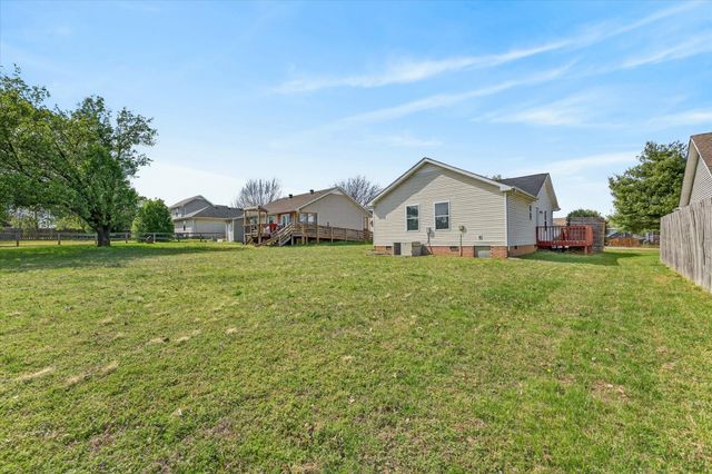 250 Grassmire Dr, Clarksville, TN 37042