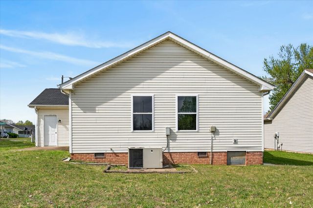 250 Grassmire Dr, Clarksville, TN 37042