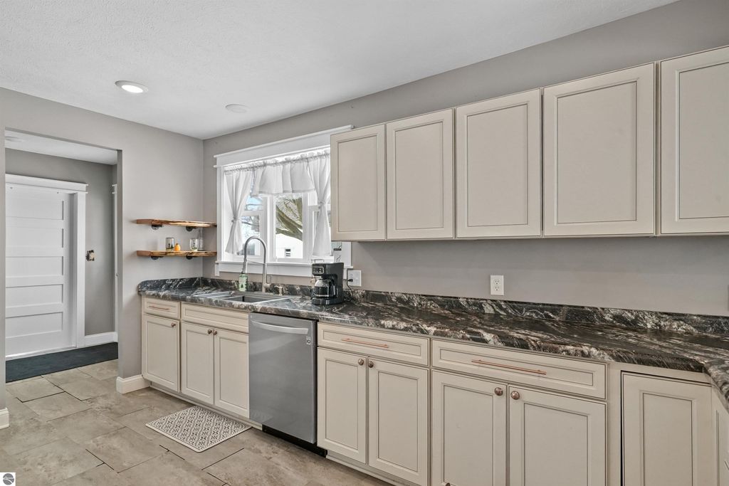 Image 13 of property listing at 21239 5th Avenue, Marion, MI 49665