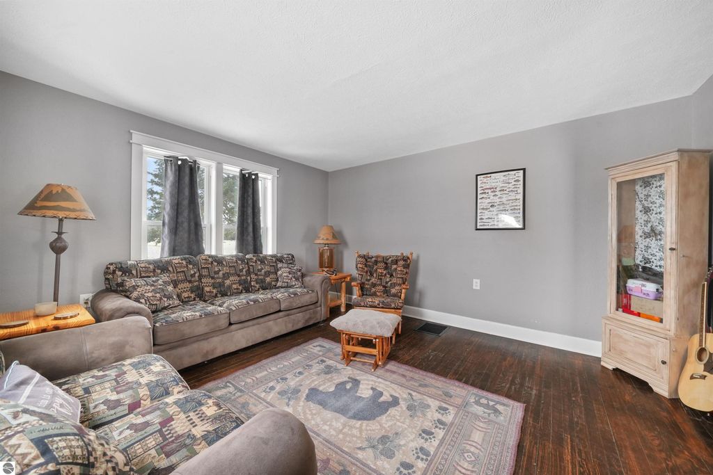 Image 19 of property listing at 21239 5th Avenue, Marion, MI 49665