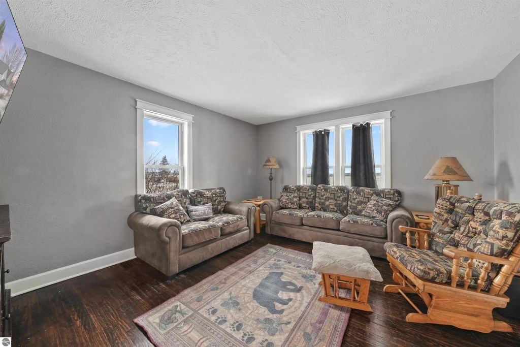 Image 20 of property listing at 21239 5th Avenue, Marion, MI 49665