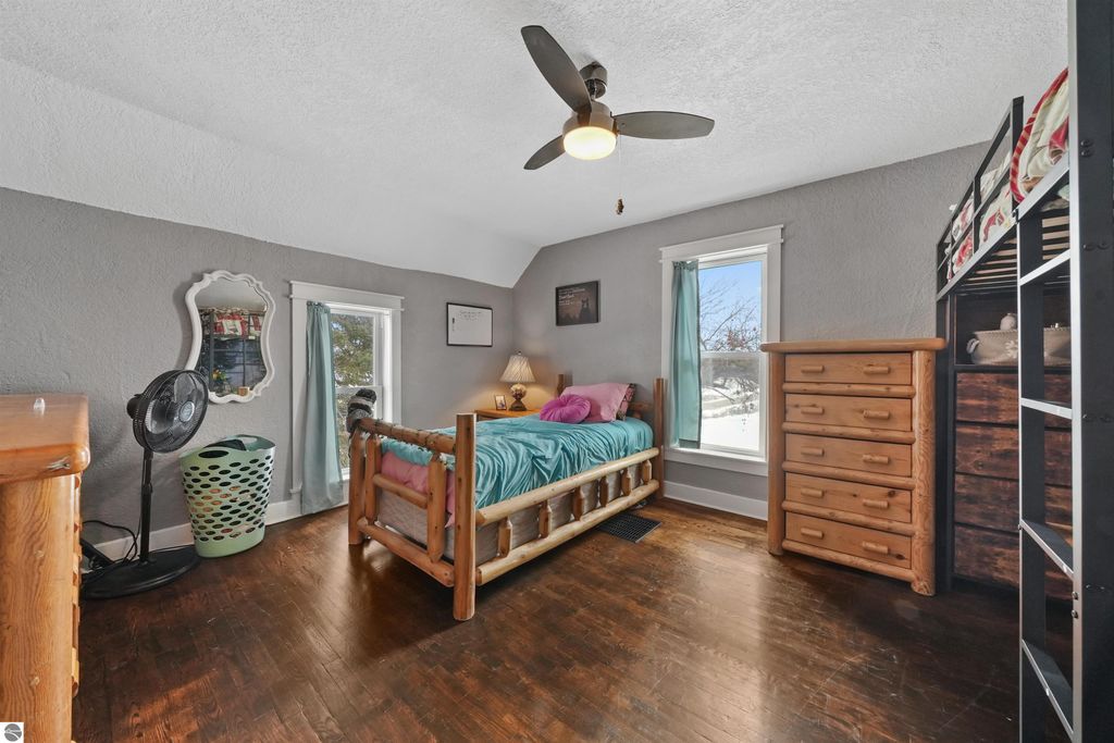 Image 28 of property listing at 21239 5th Avenue, Marion, MI 49665