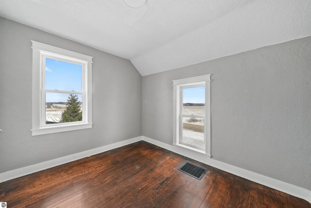 Image 30 of property listing at 21239 5th Avenue, Marion, MI 49665