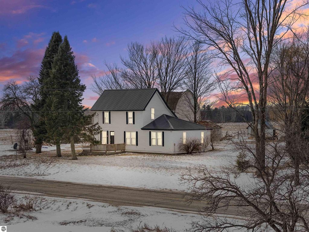 Image 32 of property listing at 21239 5th Avenue, Marion, MI 49665