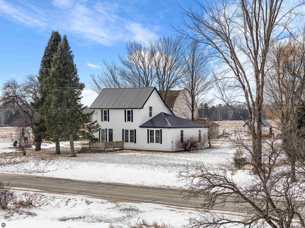 Image 35 of property listing at 21239 5th Avenue, Marion, MI 49665