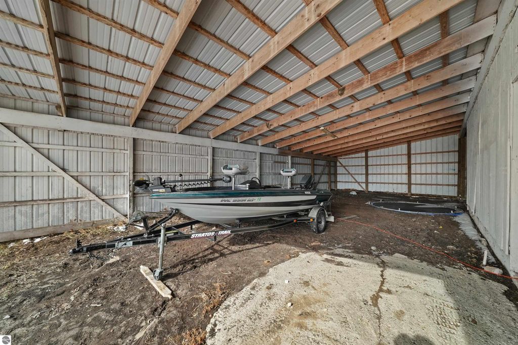 Image 40 of property listing at 21239 5th Avenue, Marion, MI 49665