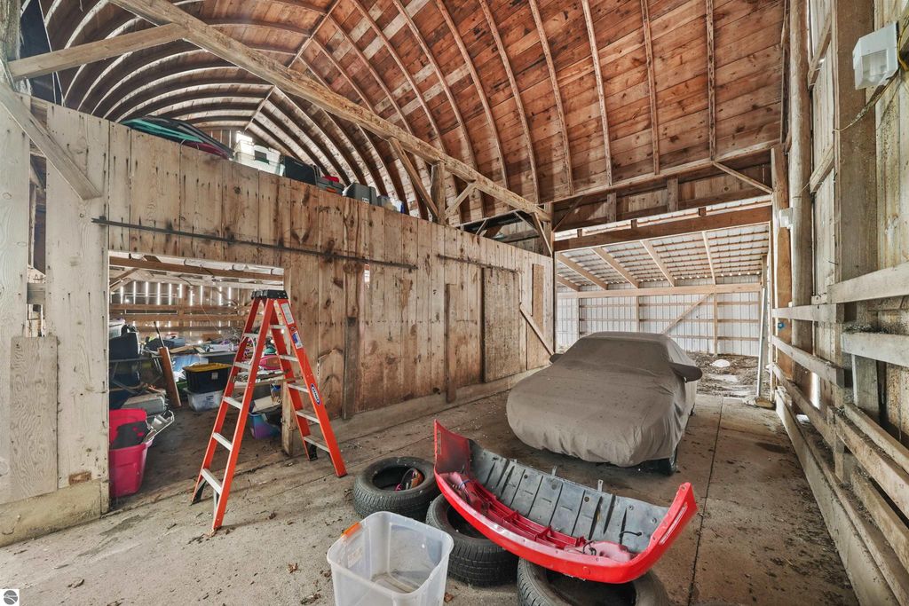 Image 41 of property listing at 21239 5th Avenue, Marion, MI 49665