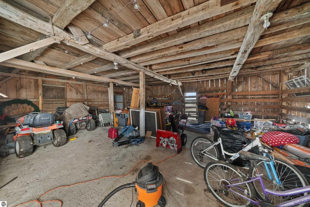 Image 42 of property listing at 21239 5th Avenue, Marion, MI 49665