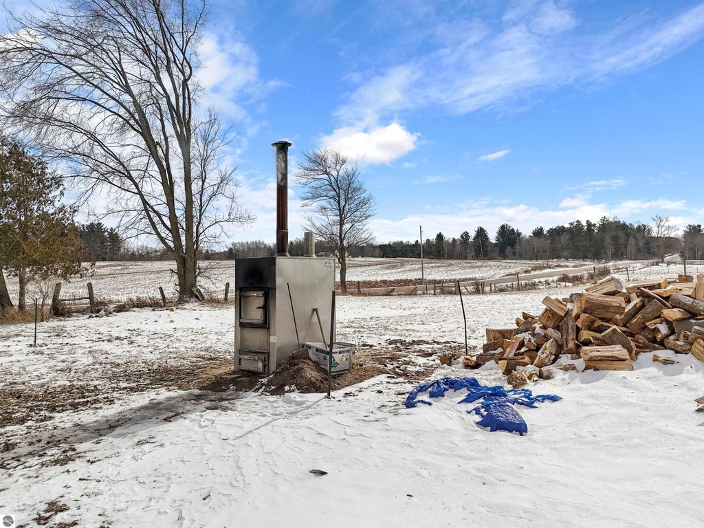 Image 43 of property listing at 21239 5th Avenue, Marion, MI 49665