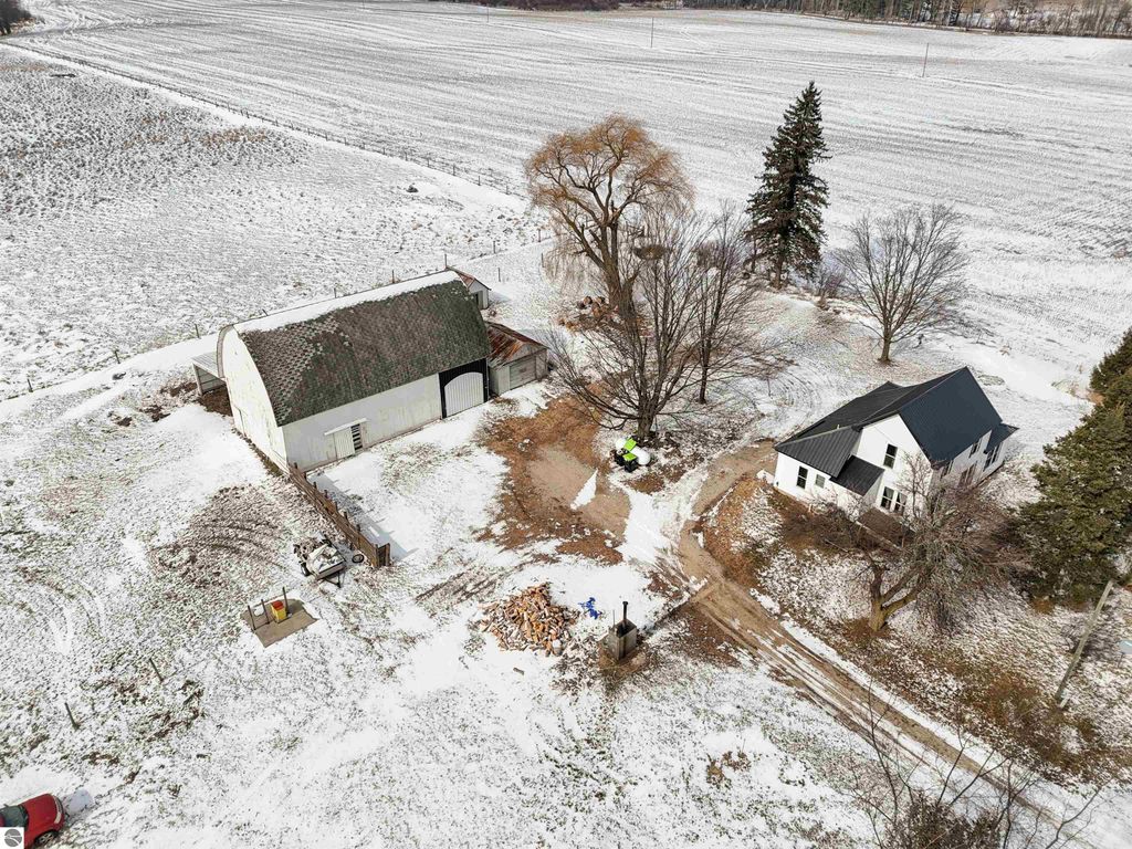 Image 47 of property listing at 21239 5th Avenue, Marion, MI 49665