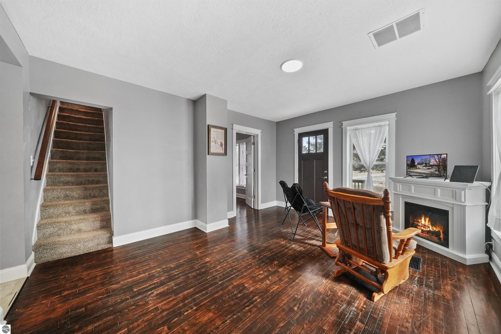 Image 9 of property listing at 21239 5th Avenue, Marion, MI 49665