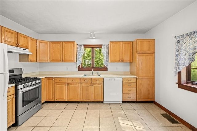 30 Seabreeze Dr, Bourne, MA 02532
