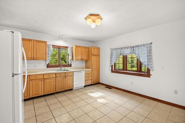 30 Seabreeze Dr, Bourne, MA 02532