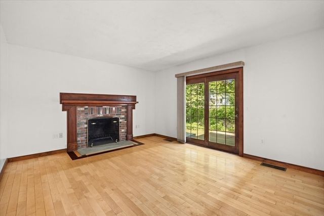 30 Seabreeze Dr, Bourne, MA 02532