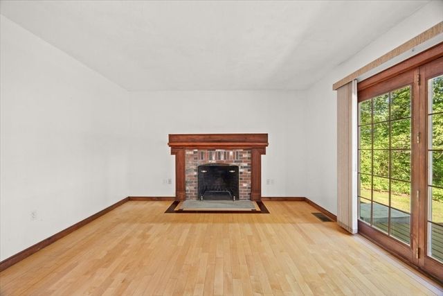 30 Seabreeze Dr, Bourne, MA 02532