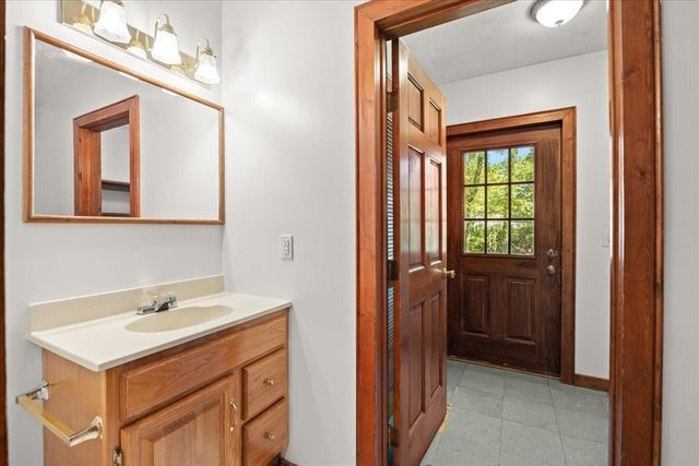 30 Seabreeze Dr, Bourne, MA 02532
