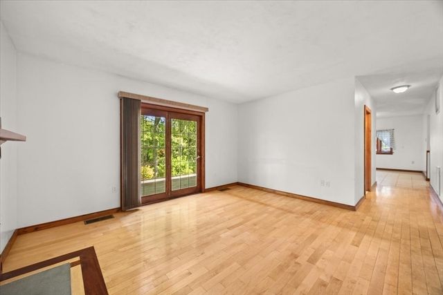 30 Seabreeze Dr, Bourne, MA 02532