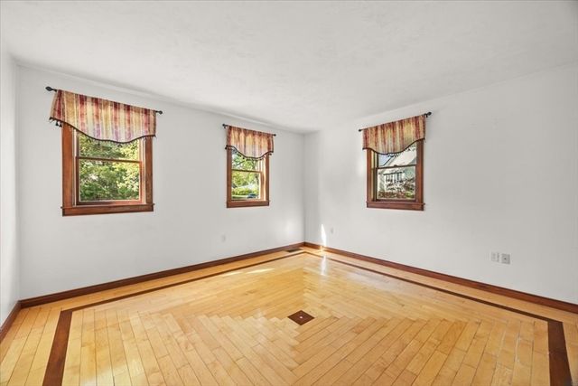 30 Seabreeze Dr, Bourne, MA 02532