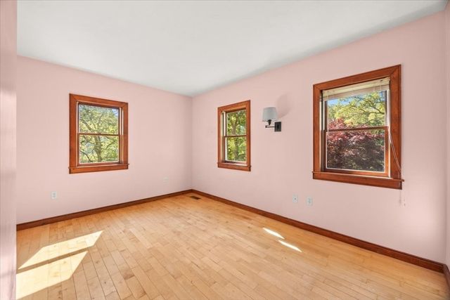 30 Seabreeze Dr, Bourne, MA 02532