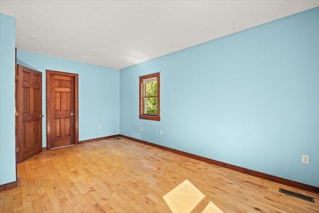 30 Seabreeze Dr, Bourne, MA 02532