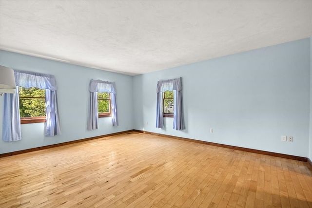 30 Seabreeze Dr, Bourne, MA 02532