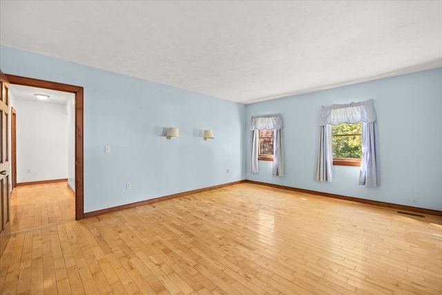 30 Seabreeze Dr, Bourne, MA 02532