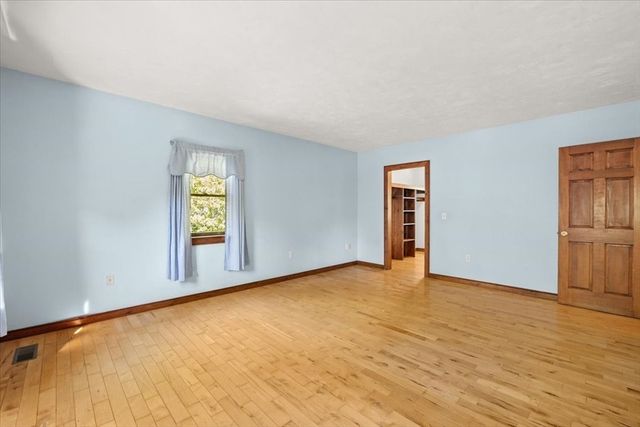 30 Seabreeze Dr, Bourne, MA 02532