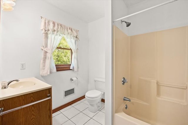 30 Seabreeze Dr, Bourne, MA 02532
